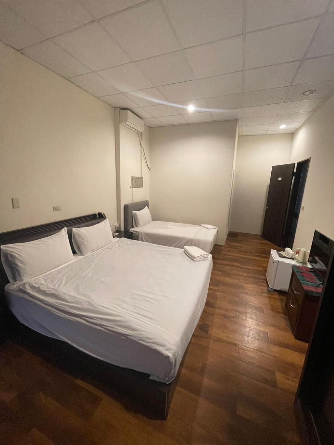 בודאיי Malaya Guest House מראה חיצוני תמונה