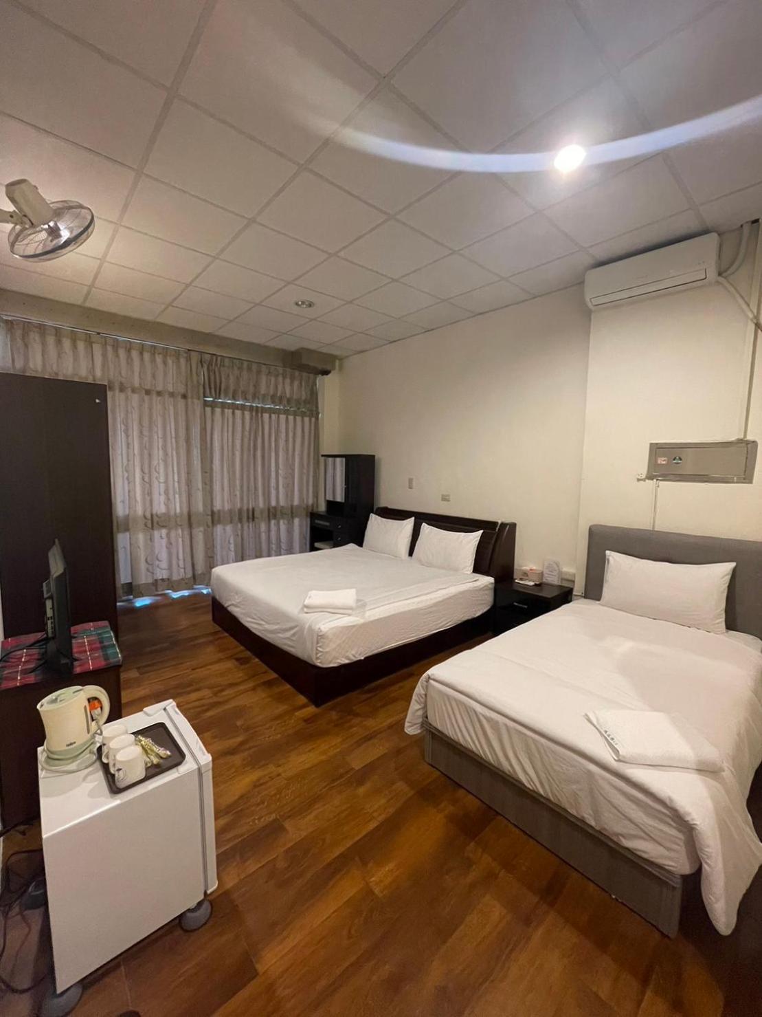 בודאיי Malaya Guest House מראה חיצוני תמונה