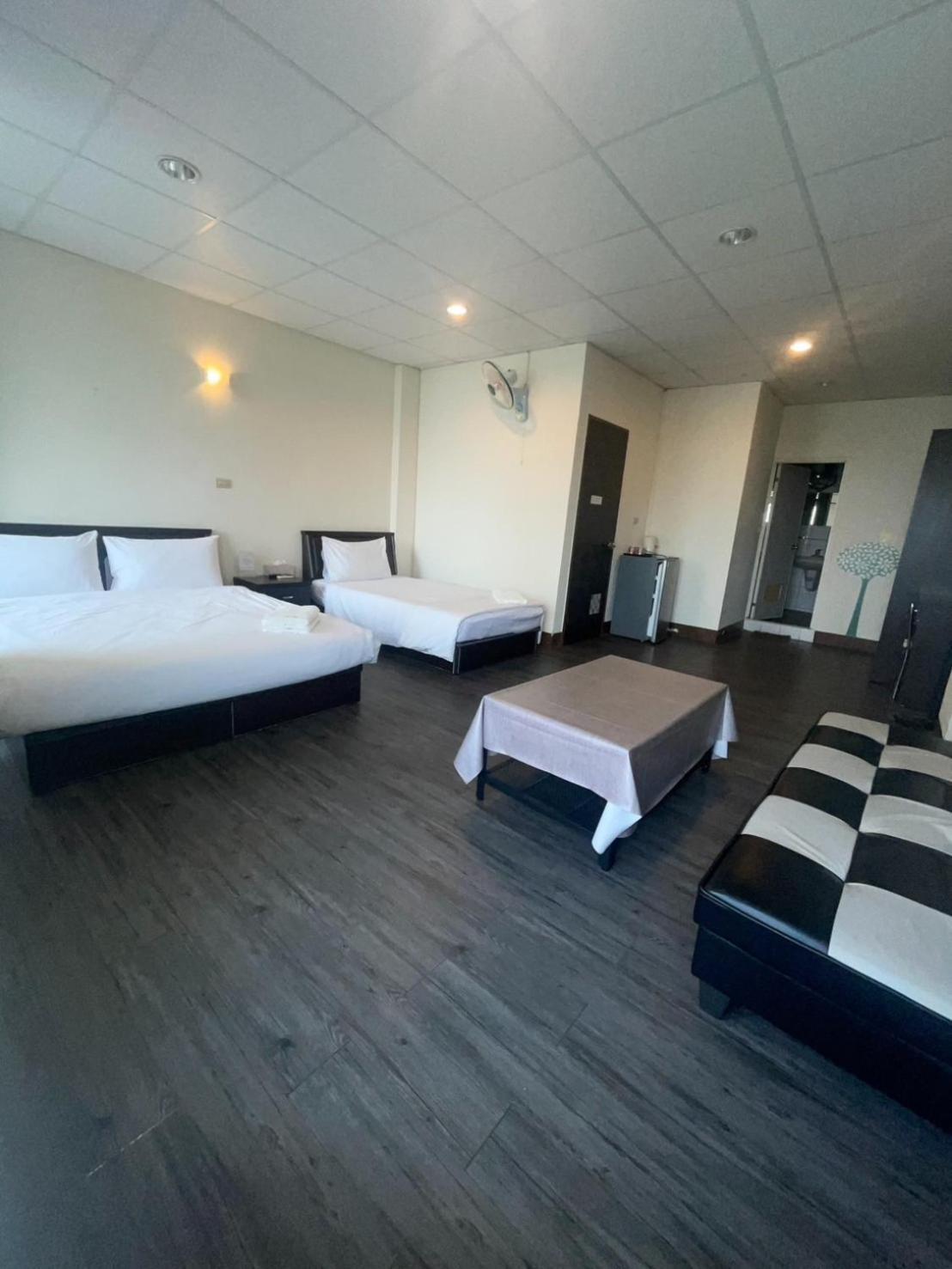 בודאיי Malaya Guest House מראה חיצוני תמונה