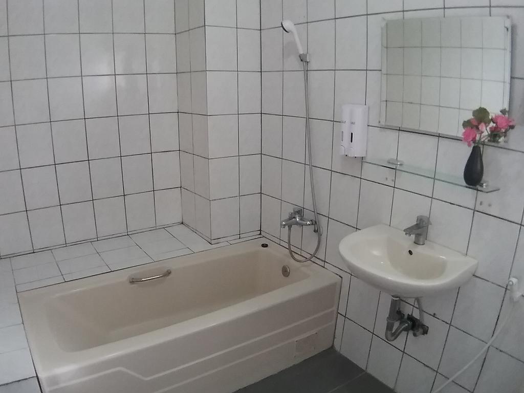 בודאיי Malaya Guest House מראה חיצוני תמונה