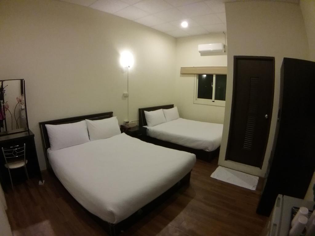 בודאיי Malaya Guest House מראה חיצוני תמונה