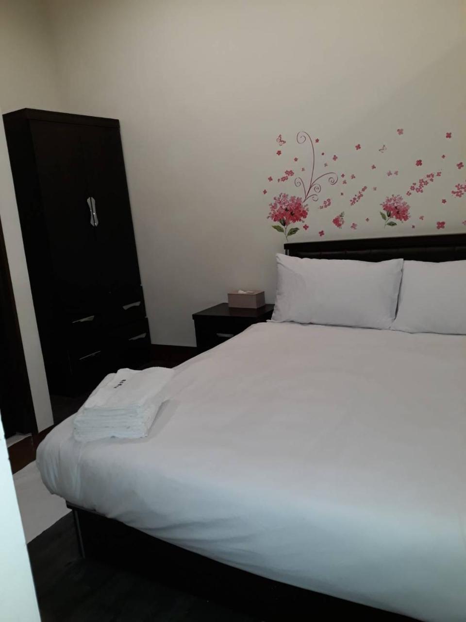 בודאיי Malaya Guest House מראה חיצוני תמונה